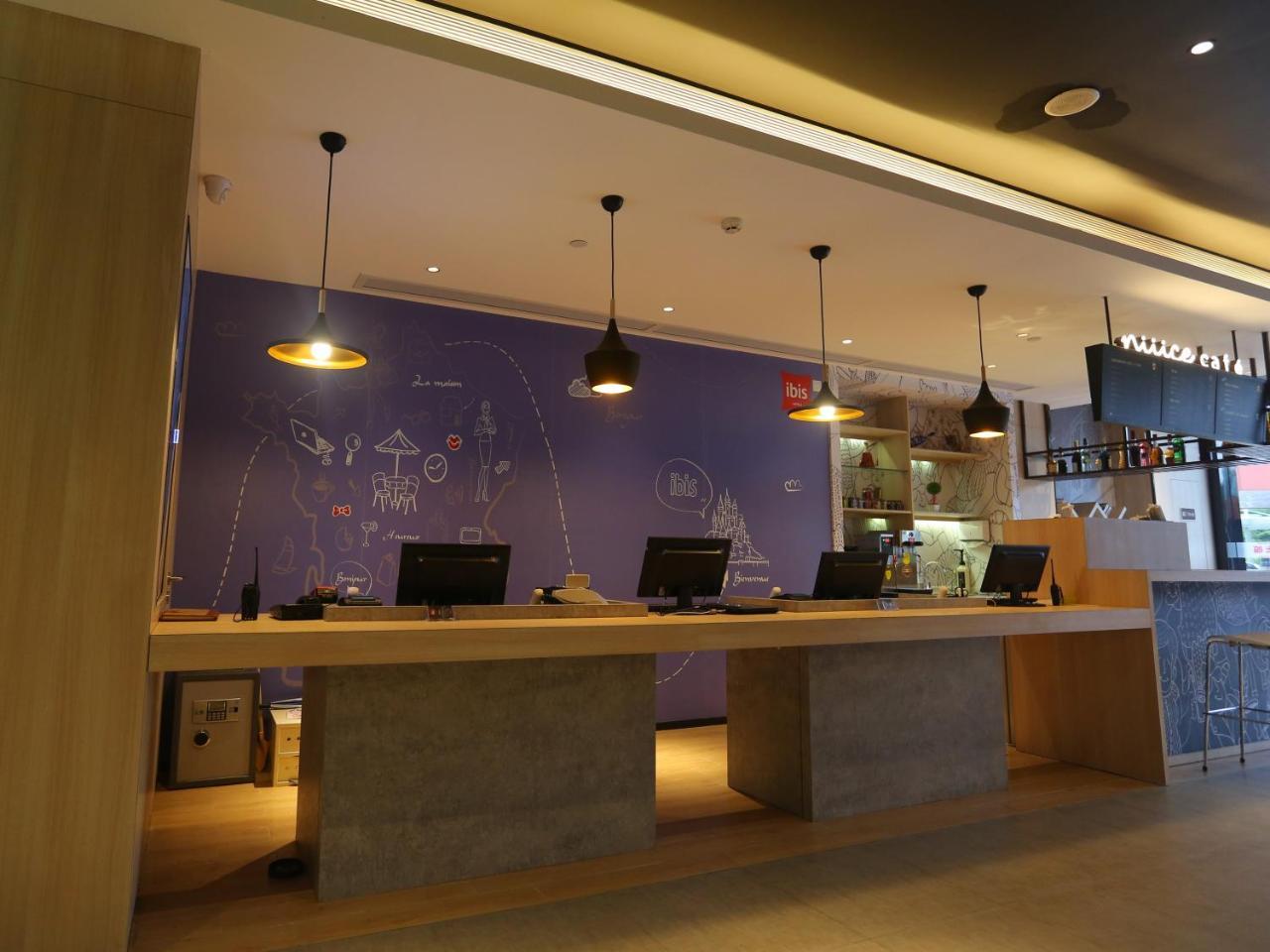 Ibis Haikou Injoy Plaza Hotel Esterno foto